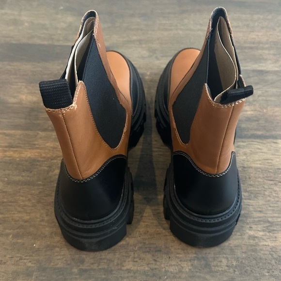 Marc Fisher Morgan Chelsea Boot new without box - Picture 3 of 4